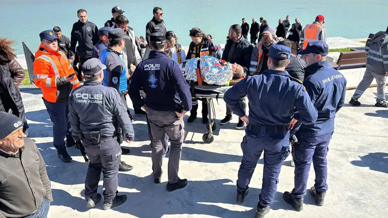 Antalya Büyükşehir İşçisi Kendini Bir Anda Sulara Bıraktı 6